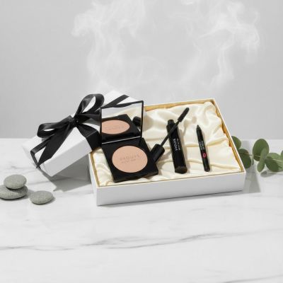 Комплект „Сияен поглед и нежна грижа“