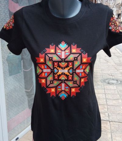 Дамска тениска Malfini Basic 134 – български фолклорен мотив, модерен стил и комфорт