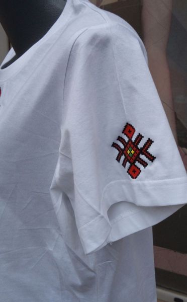 Дамска тениска Malfini Basic 134 с български фолклорен мотив - модерен стил и комфорт! 