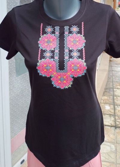 Дамска тениска Malfini Basic 134 с български фолклорен мотив – модерен стил и комфорт