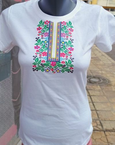 Дамска тениска Malfini Basic 134 с български фолклорен мотив – модерен стил и комфорт