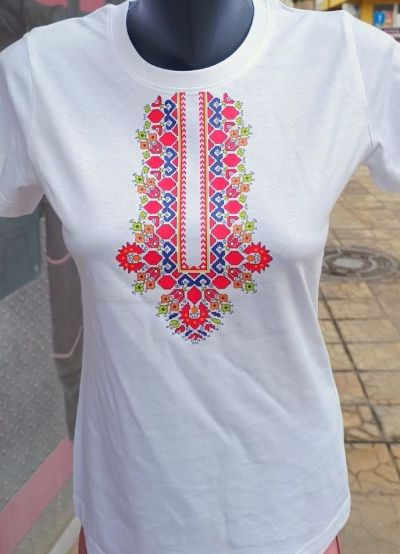 Дамска тениска Malfini Basic 134 с български фолклорен мотив – модерен стил и комфорт