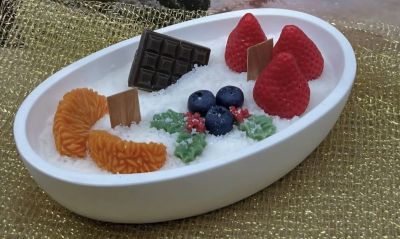 Ръчно изработена соева свещ „Плодова наслада“ – ягоди, шоколад и цитрус